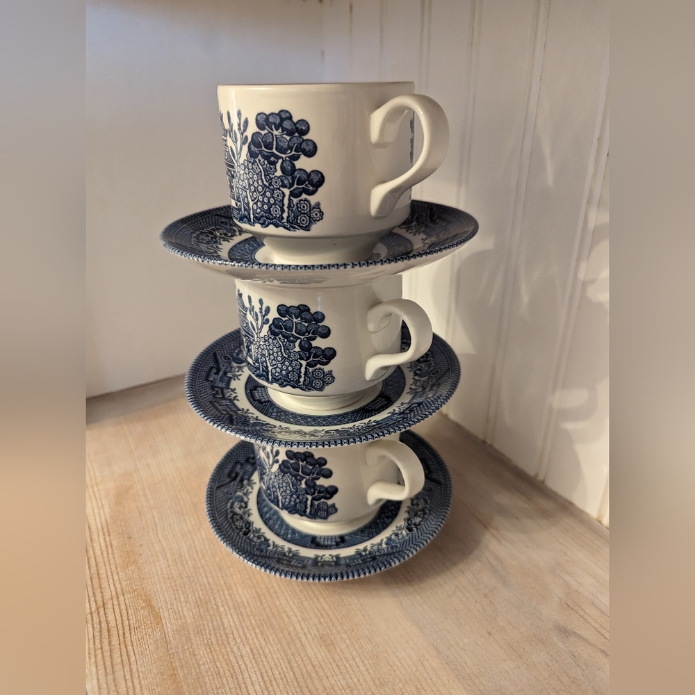 Churchill England Blue Willow tea and saucer sets! 6 PC total.